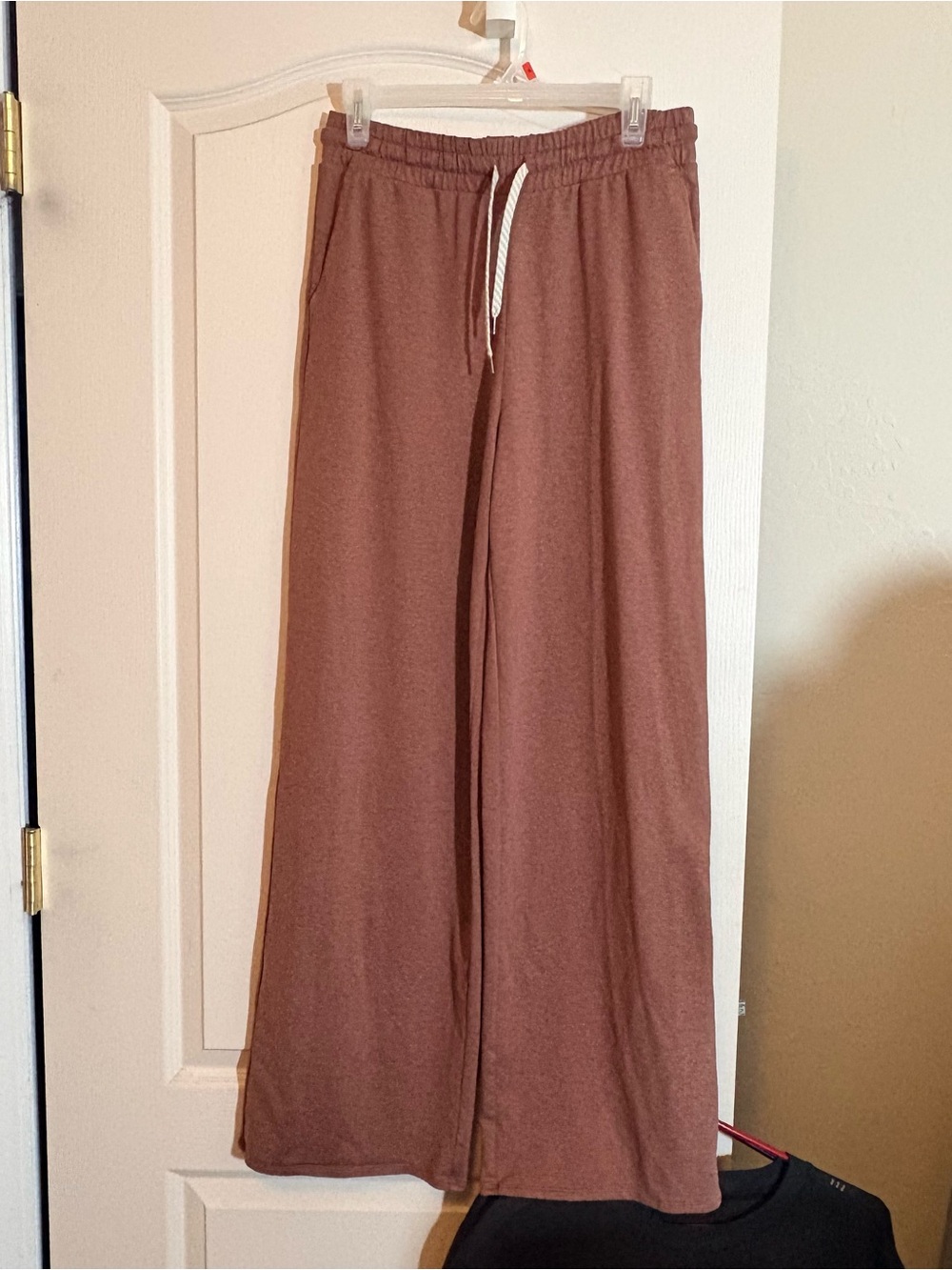 Vuori Halo Essential Wideleg Pant NWOT Sz Medium